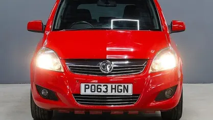 Used Vauxhall Zafira Design Edition 110 HP (80 kW) 2013 Red MPV