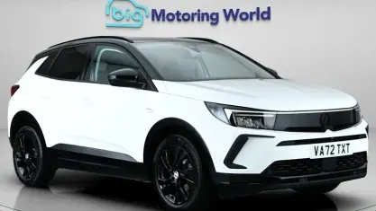Used Vauxhall Grandland X GS Line 131 HP (96 kW) 2022 White SUV