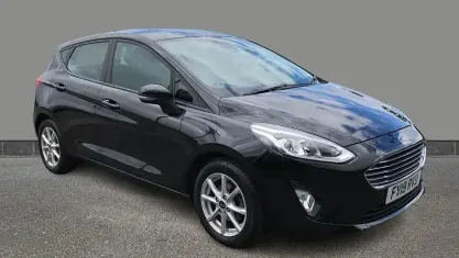 Used Ford Fiesta Zetec 101 HP (74 kW) 2019 Black Hatchback