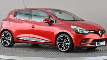 Used Renault Clio Iconic 90 HP (66 kW) 2019 Red Hatchback