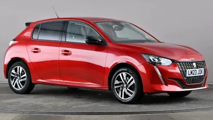 Used Peugeot 208 Allure+ 131 HP (96 kW) 2023 Red Hatchback
