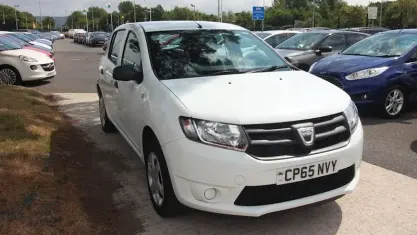 Used Dacia Sandero Ambiance 73 HP (53 kW) 2015 White Hatchback