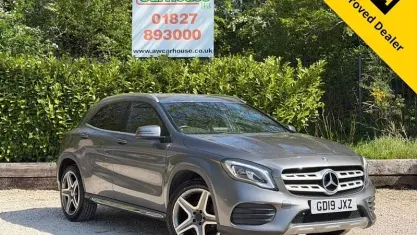 Usado Mercedes GLA200 AMG line 136 HP (100 kW) 2019 Cinzento SUV