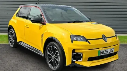 Used Renault 5 E-Tech Iconic 110 kW (150 HP) 2025 Yellow Hatchback