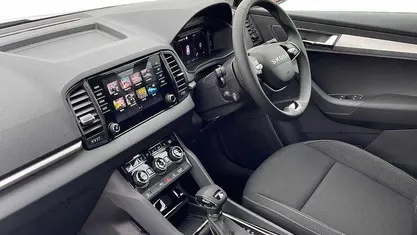 White Used 2025 Skoda Karoq SE SUV | £26,816 (Fair price)