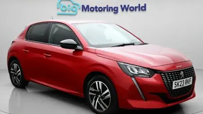 Używany Peugeot 208 Allure+ 102 KM (75 kW) 2023 Czerwony Hatchback