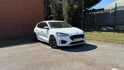 Begagnad Ford Focus ST-Line X 120 HK (88 kW) 2021 Vit Halvkombi