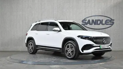 Begagnad Mercedes EQB300 AMG line 167 kW (228 HK) 2023 Vit SUV