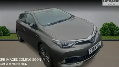 Usado Toyota Auris Hybrid 136 HP (100 kW) 2019 Citadino