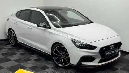 Used Hyundai i30 275 HP (202 kW) 2019 White Hatchback