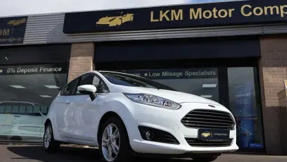 Used Ford Fiesta Zetec 82 HP (60 kW) 2016 White Hatchback