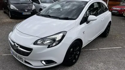 Used Vauxhall Corsa SRi 101 HP (74 kW) 2016 White Hatchback