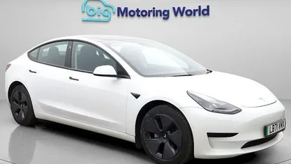 Used Tesla Model 3 Standard Range Plus 222 kW (302 HP) 2021 White Sedan