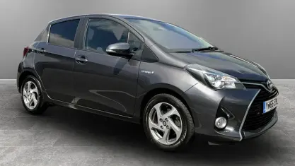 Used Toyota Yaris 101 HP (74 kW) 2016 Grey Hatchback