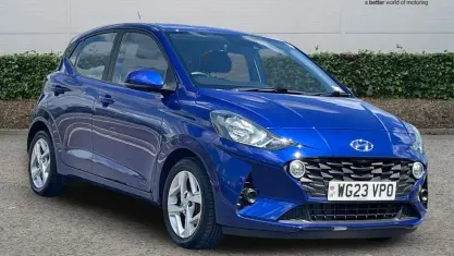 Used Hyundai i10 SE 67 HP (49 kW) 2023 Blue Hatchback