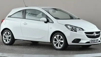Used Vauxhall Corsa 75 HP (55 kW) 2018 White Hatchback