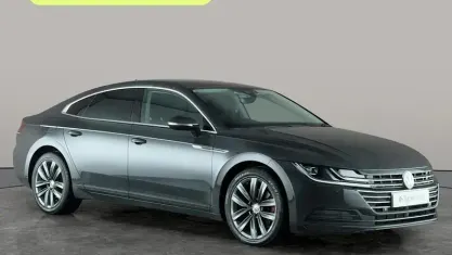 Usado VW Arteon SE 190 HP (139 kW) 2019 Cinzento Citadino