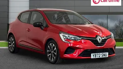Used Renault Clio Evolution 90 HP (66 kW) 2023 Red Hatchback