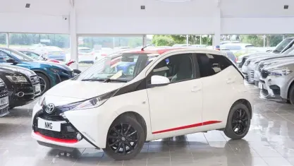 Used Toyota Aygo x-press 69 HP (50 kW) 2018 White Hatchback