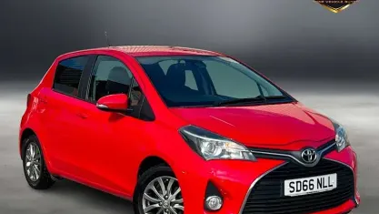 Used Toyota Yaris 99 HP (72 kW) 2016 Red Hatchback