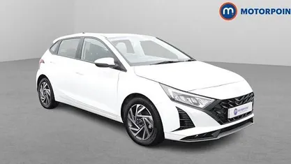 Used Hyundai i20 Advanced 101 HP (74 kW) 2024 White Hatchback