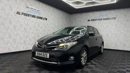 Used Toyota Auris 90 HP (66 kW) 2014 Black Hatchback