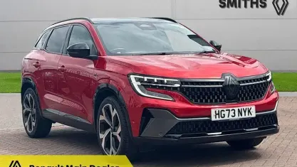 Used Renault Austral Iconic Esprit Alpine 200 HP (147 kW) 2023 Flame red  SUV