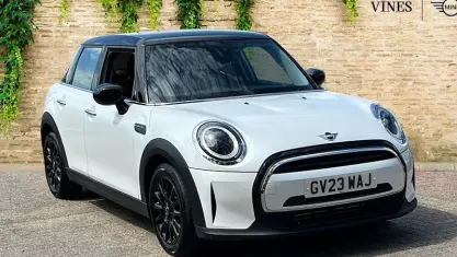 Used Mini Cooper Classic 136 HP (100 kW) 2022 White Hatchback