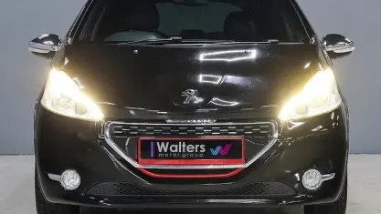 Usado Peugeot 208 GTi 200 CV (147 kW) 2014 Negro Utilitario