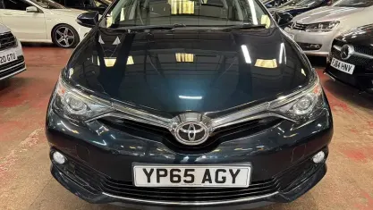 Used Toyota Auris Business Edition 116 HP (85 kW) 2015 Grey Hatchback