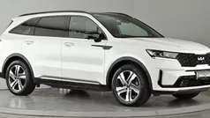 White Used 2023 Kia Sorento SUV | £39,250 (Fair price)