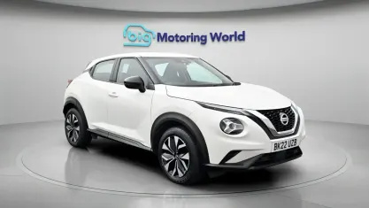 Używany Nissan Juke Acenta 114 KM (83 kW) 2022 Biały SUV