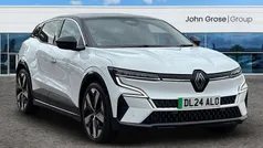 White/black Used 2024 Renault Mégane Komfort Hatchback | £21,995 (Fair price)