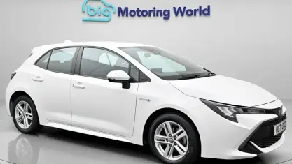 Used Toyota Corolla 122 HP (89 kW) 2022 White Hatchback