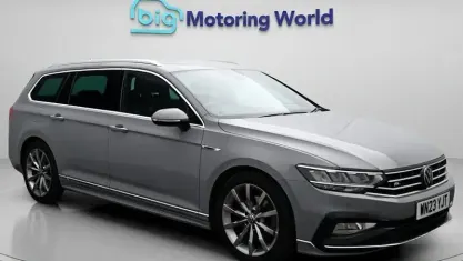 Usado VW Passat R-line 150 CV (110 kW) 2023 Gris Familiar