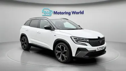 Used Renault Austral Iconic Esprit Alpine 200 HP (147 kW) 2023 White/black SUV