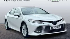 White Used 2020 Toyota Camry Sedan | £19,600 (Fair price)
