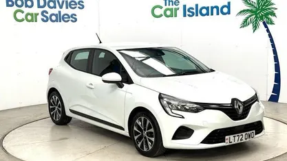 Used 2022 Renault Clio V Iconic Hatchback | £11,250 (Fair price)