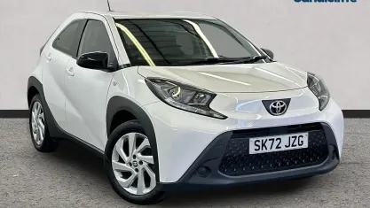 Used Toyota Aygo X PURE 72 HP (52 kW) 2022 White SUV
