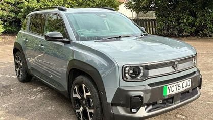 Usado Renault R4 Komfort 110 kW (150 HP) 2025 Cinzento Carrinha