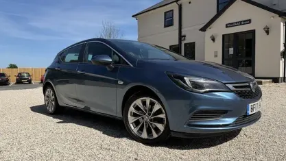 Second-hand Vauxhall Astra 125 CP (91 kW) 2017 Albastru Hatchback