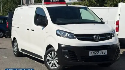 Used Vauxhall Vivaro 101 HP (74 kW) 2022 White MPV