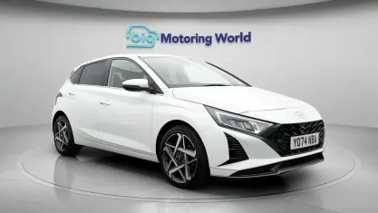 Używany Hyundai i20 Premium 101 KM (74 kW) 2025 Biały Hatchback