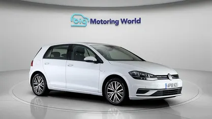Used 2018 VW Golf VII SE Hatchback | £13,100 (Fair price)