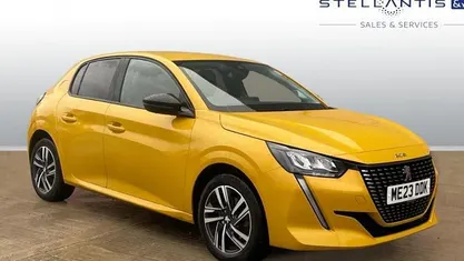 Used Peugeot 208 Allure+ 102 HP (75 kW) 2023 Yellow Hatchback