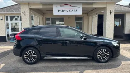 Used Volvo V40 Plus 152 HP (111 kW) 2019 Hatchback