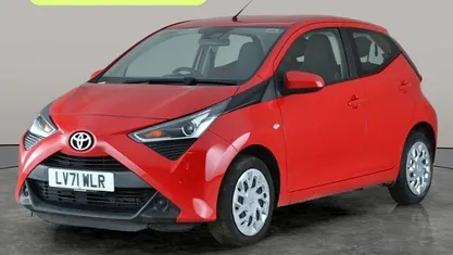 Used Toyota Aygo X-play 72 HP (52 kW) 2021 Red Hatchback