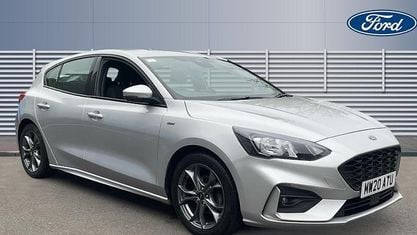 Usado Ford Focus ST-Line 125 CV (91 kW) 2020 Plateado Utilitario