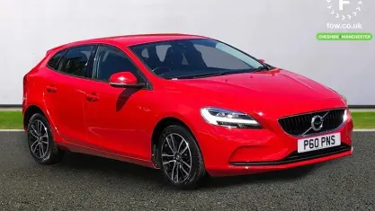 Used Volvo V40 Momentum 122 HP (89 kW) 2018 Red Hatchback
