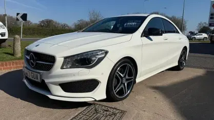 Usado Mercedes CLA220 AMG 170 CV (125 kW) 2013 Blanco Berlina